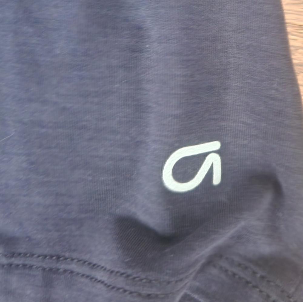NWT GapFit, Breathe,open back, long sleeve tee - Picture 4 of 5
